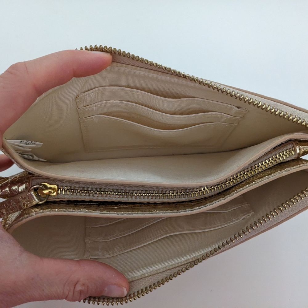 Lilly Pulitzer Gold Wristlet Wallet - BEAUTIFUL! - Picture 14 of 16